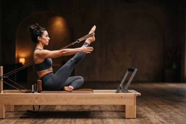 Entraînement de pilates raffiné et dynamique pour le corps
